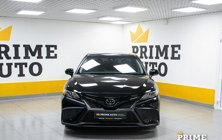 Toyota Camry, 2021 год, 3 999 000 рублей, 2 фотография
