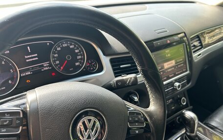 Volkswagen Touareg III, 2011 год, 2 190 000 рублей, 8 фотография