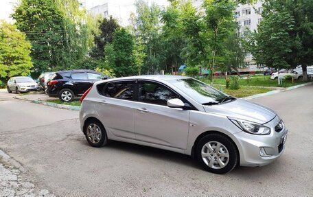 Hyundai Solaris II рестайлинг, 2013 год, 695 000 рублей, 2 фотография