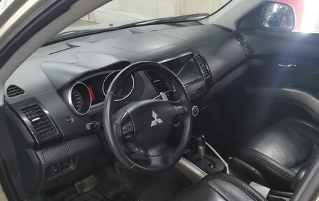 Mitsubishi Outlander III рестайлинг 3, 2006 год, 1 300 000 рублей, 2 фотография