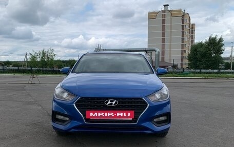 Hyundai Solaris II рестайлинг, 2017 год, 870 000 рублей, 2 фотография