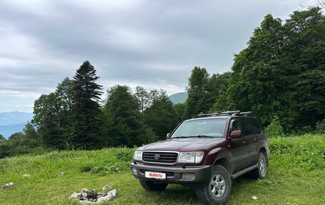 Toyota Land Cruiser 100 рестайлинг 2, 2000 год, 2 300 000 рублей, 2 фотография