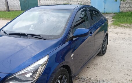 Hyundai Solaris II рестайлинг, 2015 год, 1 050 000 рублей, 2 фотография