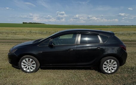 Opel Astra J, 2011 год, 555 000 рублей, 2 фотография