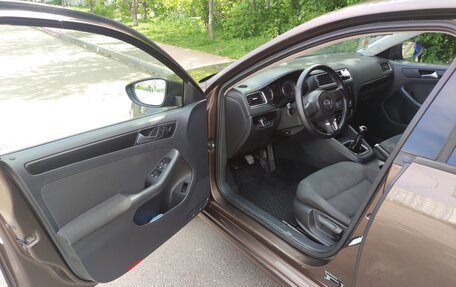 Volkswagen Jetta VI, 2011 год, 870 000 рублей, 13 фотография