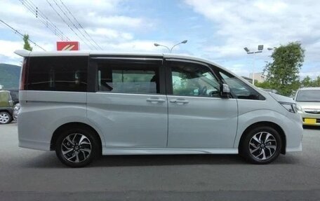 Honda Stepwgn IV, 2021 год, 1 870 000 рублей, 6 фотография