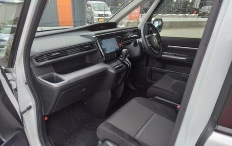 Honda Stepwgn IV, 2021 год, 1 870 000 рублей, 32 фотография