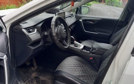Toyota RAV4, 2020 год, 2 800 000 рублей, 6 фотография