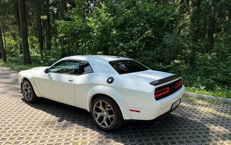 Dodge Challenger III рестайлинг 2, 2017 год, 3 290 000 рублей, 5 фотография