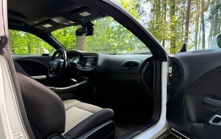 Dodge Challenger III рестайлинг 2, 2017 год, 3 290 000 рублей, 10 фотография