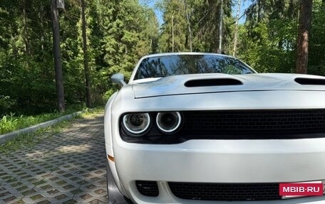Dodge Challenger III рестайлинг 2, 2017 год, 3 290 000 рублей, 6 фотография
