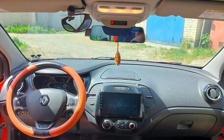 Renault Kaptur I рестайлинг, 2017 год, 1 400 000 рублей, 2 фотография