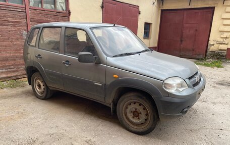 Chevrolet Niva I рестайлинг, 2010 год, 320 000 рублей, 3 фотография