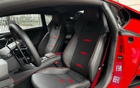 Lamborghini Huracán, 2022 год, 29 990 000 рублей, 26 фотография
