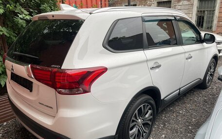 Mitsubishi Outlander III рестайлинг 3, 2016 год, 2 800 000 рублей, 10 фотография