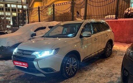 Mitsubishi Outlander III рестайлинг 3, 2016 год, 2 800 000 рублей, 2 фотография