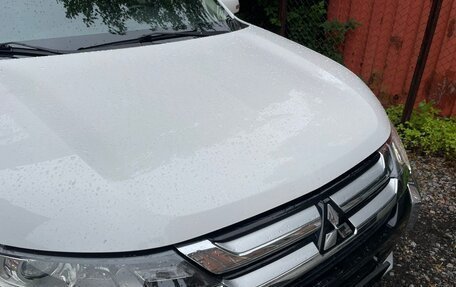 Mitsubishi Outlander III рестайлинг 3, 2016 год, 2 800 000 рублей, 17 фотография