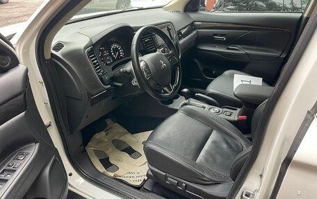 Mitsubishi Outlander III рестайлинг 3, 2016 год, 2 800 000 рублей, 18 фотография