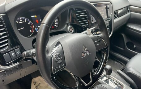 Mitsubishi Outlander III рестайлинг 3, 2016 год, 2 800 000 рублей, 21 фотография