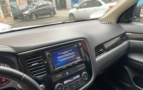 Mitsubishi Outlander III рестайлинг 3, 2016 год, 2 800 000 рублей, 23 фотография