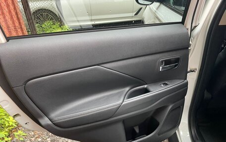 Mitsubishi Outlander III рестайлинг 3, 2016 год, 2 800 000 рублей, 26 фотография