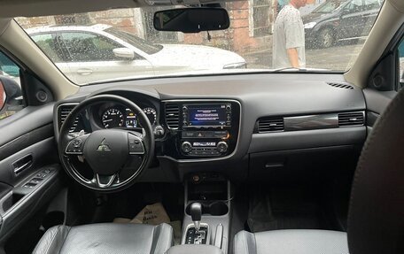 Mitsubishi Outlander III рестайлинг 3, 2016 год, 2 800 000 рублей, 31 фотография