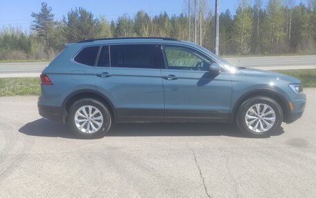 Volkswagen Tiguan II, 2019 год, 2 350 000 рублей, 2 фотография