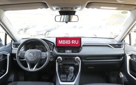 Toyota RAV4, 2024 год, 3 750 000 рублей, 6 фотография