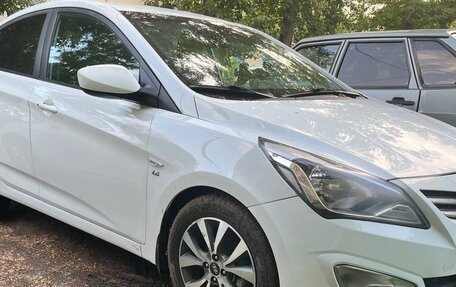 Hyundai Solaris II рестайлинг, 2015 год, 1 250 000 рублей, 2 фотография