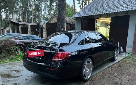 Mercedes-Benz E-Класс, 2019 год, 2 890 000 рублей, 4 фотография
