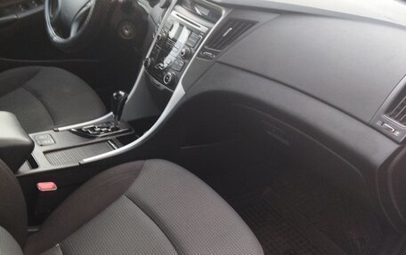 Hyundai Sonata VI, 2011 год, 1 050 000 рублей, 8 фотография