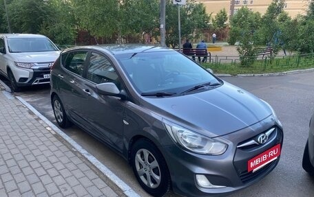 Hyundai Solaris II рестайлинг, 2011 год, 620 000 рублей, 3 фотография