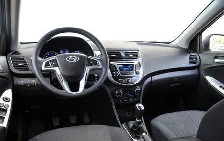 Hyundai Solaris II рестайлинг, 2015 год, 1 049 000 рублей, 13 фотография