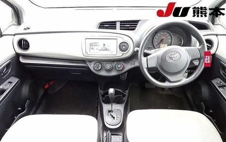 Toyota Vitz, 2014 год, 486 000 рублей, 2 фотография