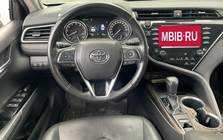 Toyota Camry, 2018 год, 2 890 000 рублей, 10 фотография