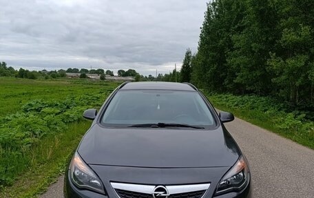 Opel Astra J, 2011 год, 700 000 рублей, 1 фотография