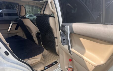 Toyota Land Cruiser Prado 150 рестайлинг 2, 2019 год, 4 500 000 рублей, 13 фотография