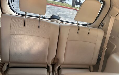 Toyota Land Cruiser Prado 150 рестайлинг 2, 2019 год, 4 500 000 рублей, 26 фотография