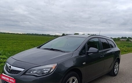 Opel Astra J, 2011 год, 700 000 рублей, 2 фотография
