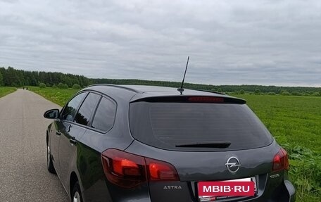 Opel Astra J, 2011 год, 700 000 рублей, 4 фотография