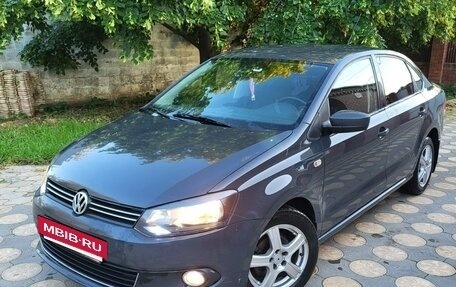 Volkswagen Polo VI (EU Market), 2012 год, 800 000 рублей, 2 фотография