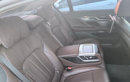 BMW 7 серия, 2017 год, 2 799 999 рублей, 10 фотография