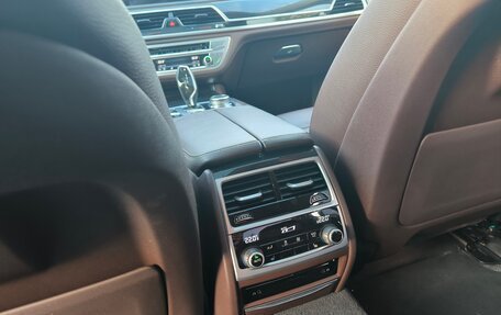 BMW 7 серия, 2017 год, 2 799 999 рублей, 9 фотография