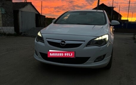 Opel Astra J, 2011 год, 520 000 рублей, 2 фотография