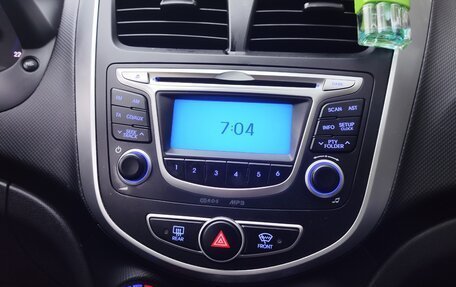 Hyundai Solaris II рестайлинг, 2013 год, 1 050 000 рублей, 2 фотография