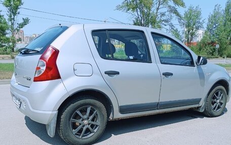 Renault Sandero I, 2012 год, 585 000 рублей, 2 фотография