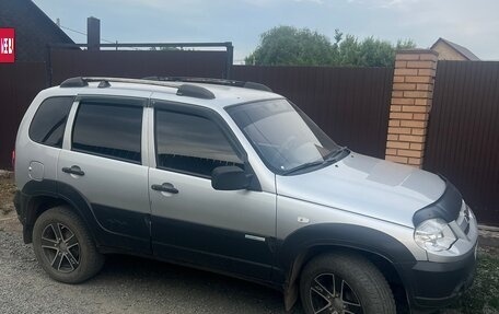 Chevrolet Niva I рестайлинг, 2011 год, 650 000 рублей, 4 фотография