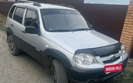 Chevrolet Niva I рестайлинг, 2011 год, 650 000 рублей, 3 фотография