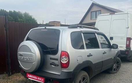 Chevrolet Niva I рестайлинг, 2011 год, 650 000 рублей, 2 фотография