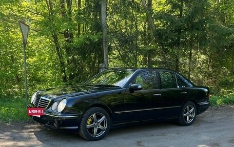 Mercedes-Benz E-Класс, 2001 год, 1 300 000 рублей, 2 фотография